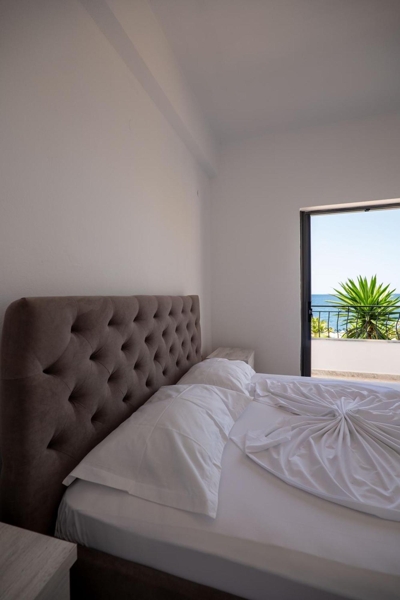 Sunset Aparthotel Sarande Exterior photo